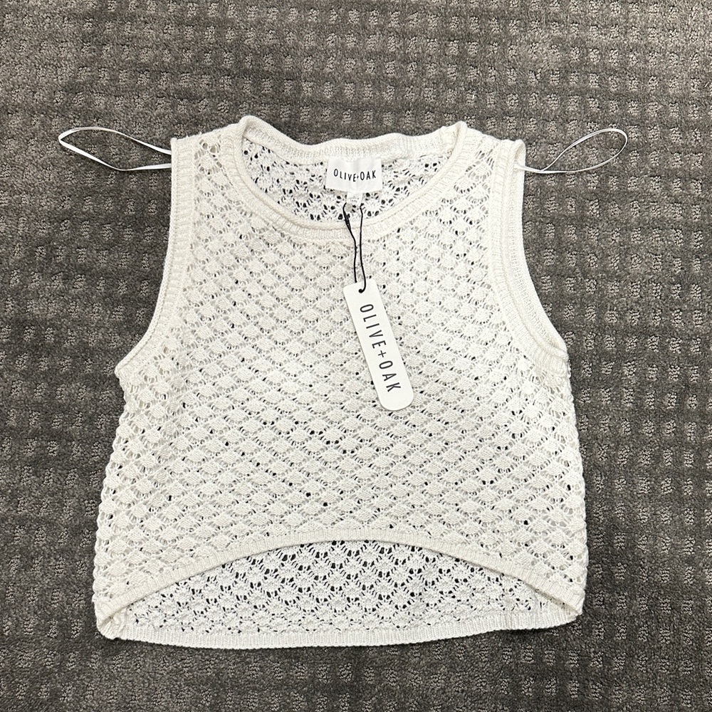 Olive & Oak Cream Sleeveless Crop Top
